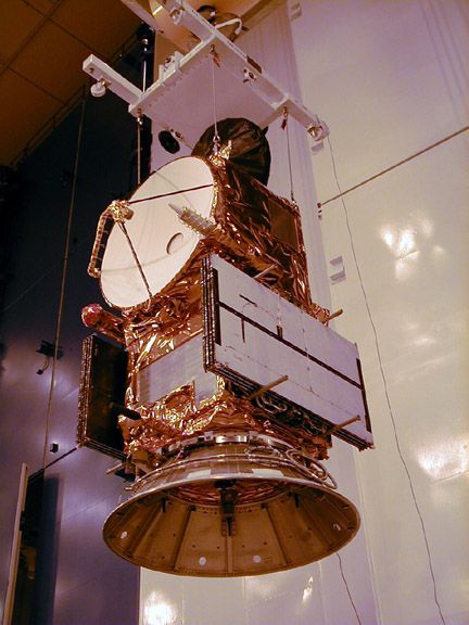 These photos were taken during the Payload Attach Fitting (PAF) mating operation with Jason-1. (11/14/01) Photos: Scott Michel