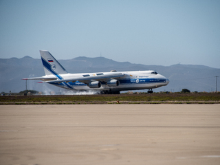 Sentinel-6 Spacecraft Arrival/Offload